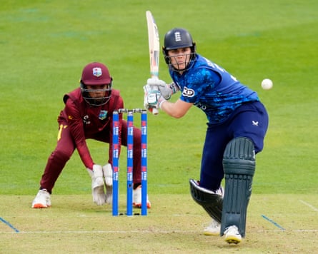 Nat Sciver-Brunt hit an unbeaten 57 from 33 balls, including nine boundaries.