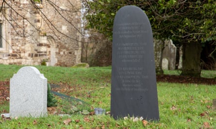 Mémorial pour quatre jeunes hommes tués au lendemain de la seconde guerre mondiale.