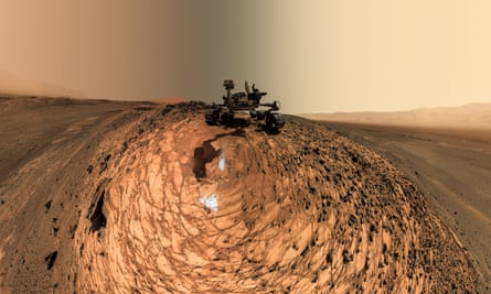 Picture of the Curiosity rover rover on top of a hill