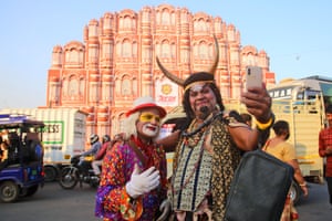 Choti Chaupar, India. Artists take a selfie in front of the replica of the Hawa Mahal palace in Jaipur