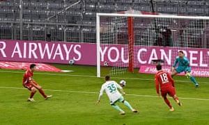 Maximilian Eggestein of Bremen scores his team’s first goal against Bayern Munich keeper Manuel Neuer.