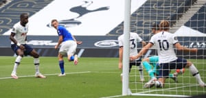 FBL-ENG-PR-TOTTENHAM-LEICESTERLeicester City’s Jamie Vardy (2L) attempts to backheel the ball.