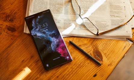 O Galaxy S22 Ultra com S Pen