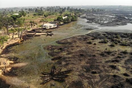 Fossil fuel companies were responsible for thousands of oil spills in the Niger Delta. (immersive)