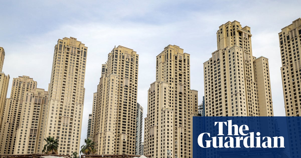Dubai offers tourists benefits worth £610 as numbers plummet amid Iran war