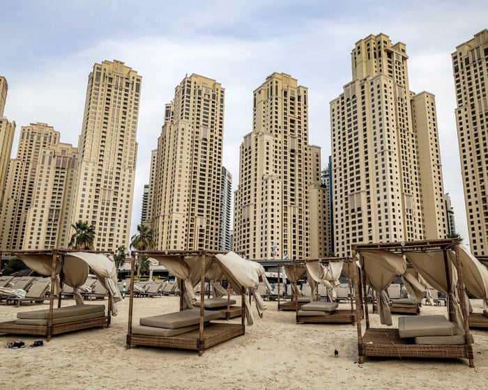 Dubai offers tourists benefits worth £610 as numbers plummet amid Iran war