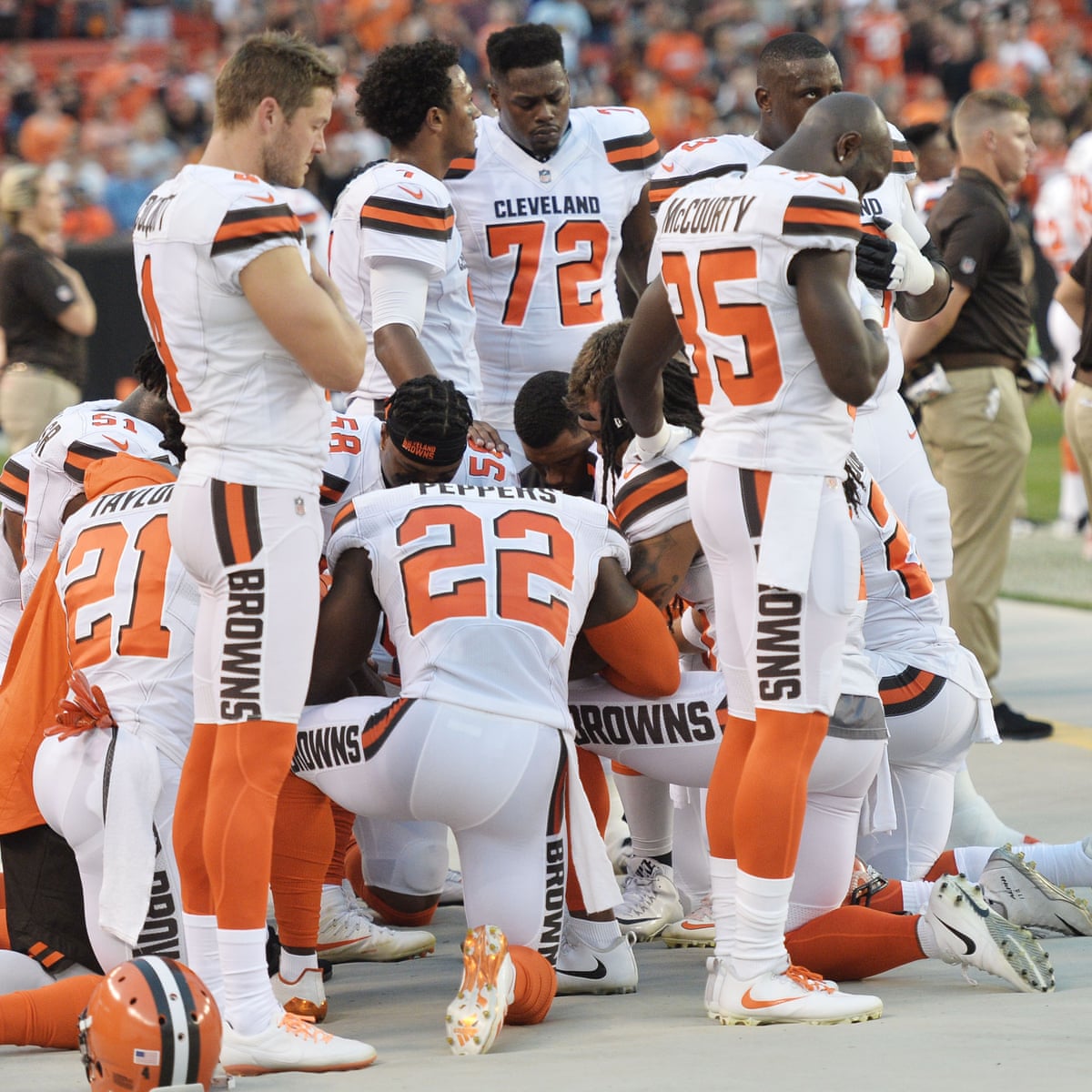 Two white players join Cleveland Browns in NFL's largest anthem protest |  NFL | The Guardian