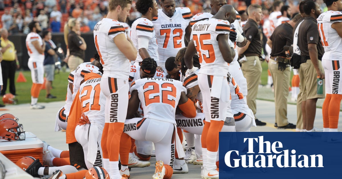 Two White Players Join Cleveland Browns In Nfl S Largest Anthem