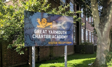 De Souza support the head of ‘vomit school’ – Great Yarmouth Charter Academy