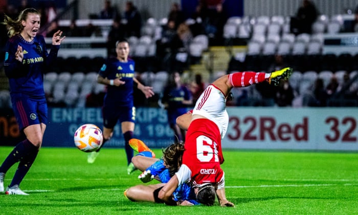 Caitlin Foord is taken out by Goalkeeper Lize Kop.