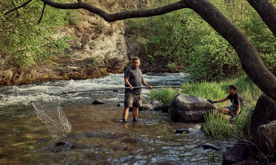 Mike Tuell dip net fishes with Nat’aani McCaskey, 12.