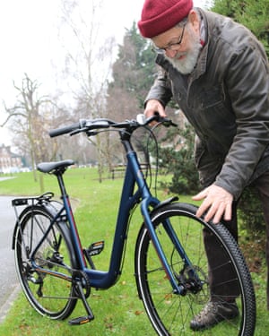 Jeremy Adams, 76, examines the Islabikes Joni.