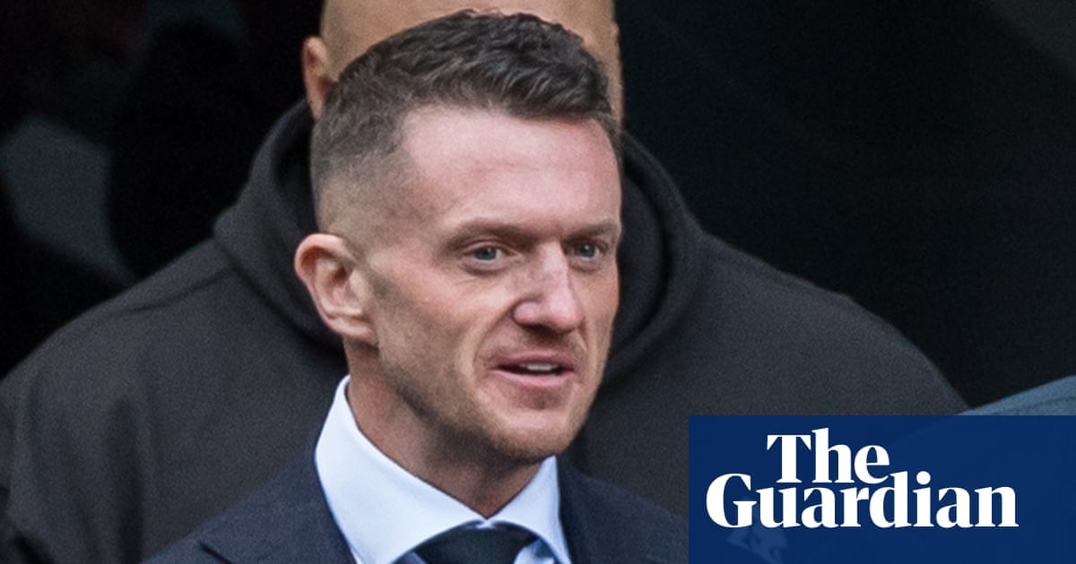 Tommy Robinson used ‘bullyboy, intimidatory tactics’ to threaten journalists, court told