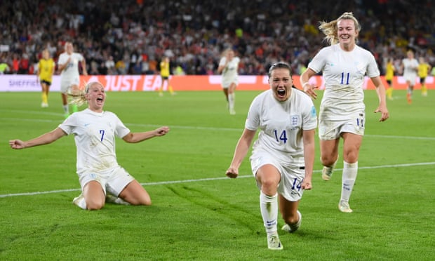 Fran Kirby (center) Beth Mead (left) and Lauren Hemp tormented the Swedish castle.