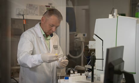 Wojciech Chrzanowski working in his lab