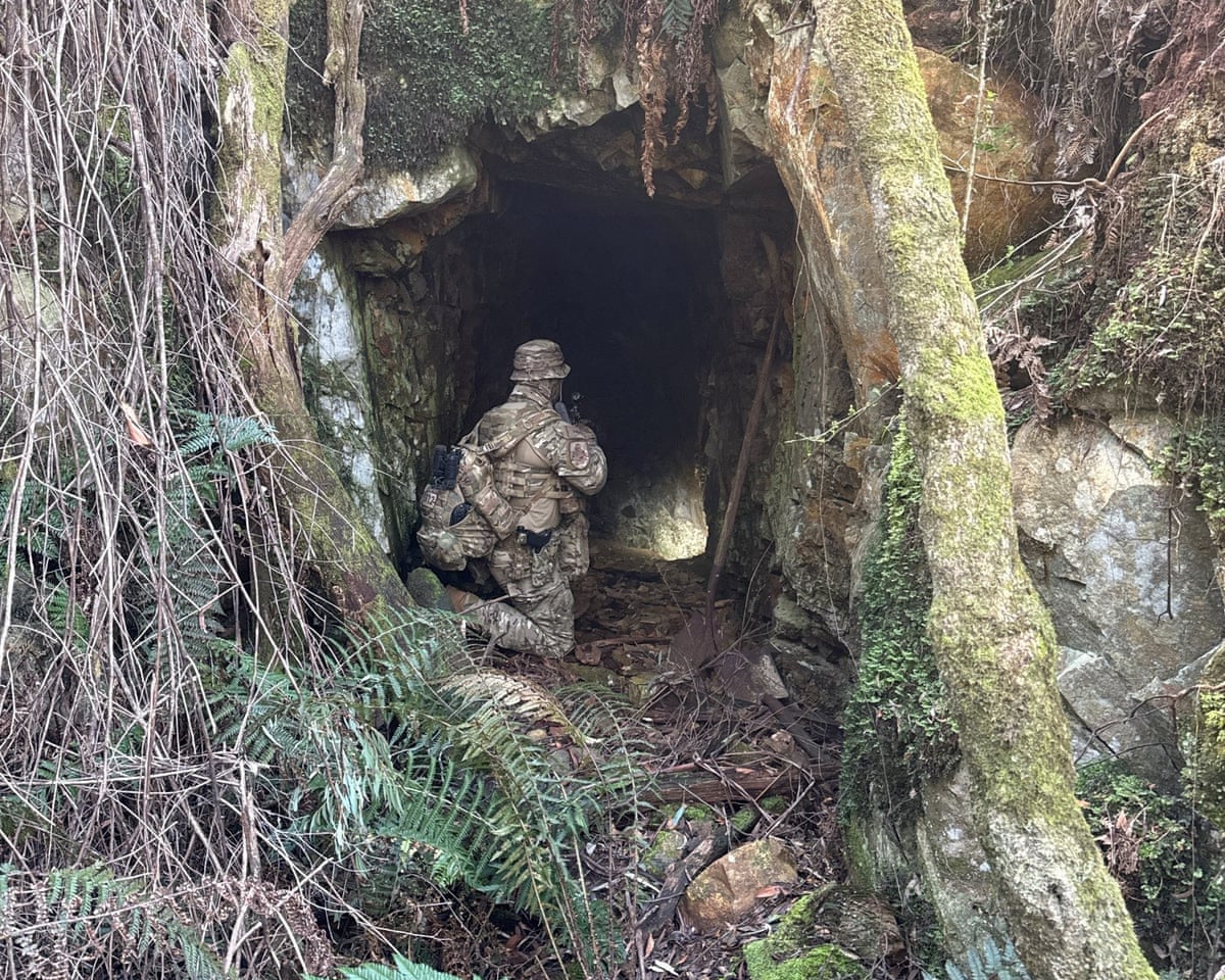 Porepunkah travel warnings eased after 'largest ever' tactical police operation in search for Dezi Freeman | Porepunkah shooting | The Guardian