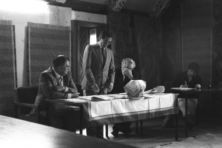 Judge Sir Edward Taihakurei Durie, Waitangi Tribunal chair from 1980-2004, speaks at an Auckland meeting house in 1985