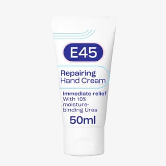 E45 Repairing hand cream.