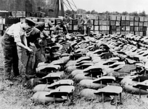 1918: Armourers prepare the full complement of 112lb bombs needed for night bombing operations by the FE2Bs of 149 Squadron at Saint-Omer, France