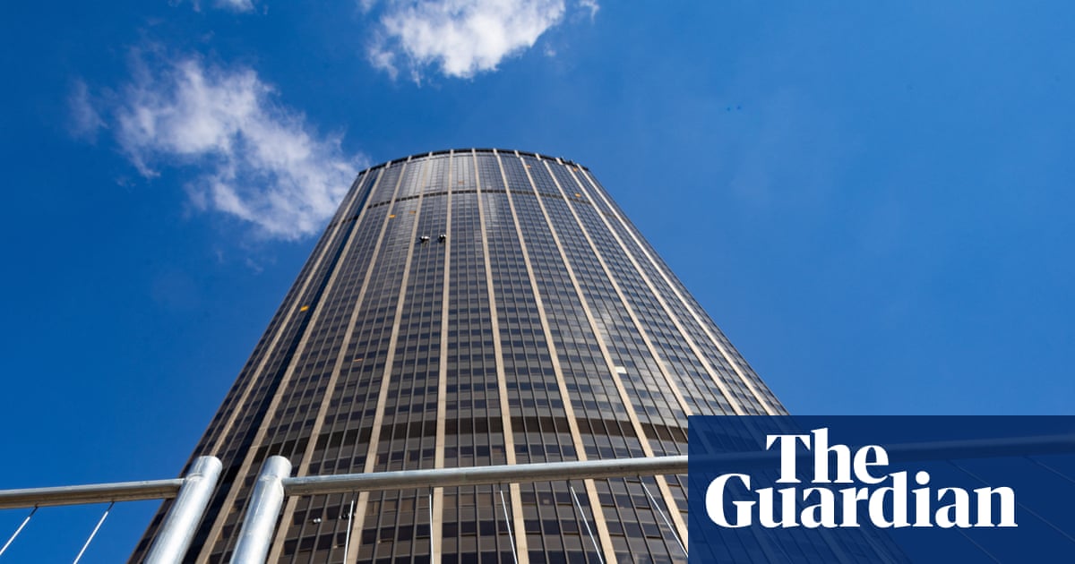 Tour Montparnasse renovation halted amid disagreements between owners