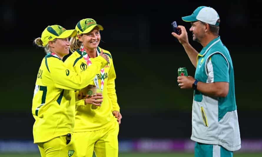 Matthew Mott risks it all to try being white-ball saviour for England’s men | England cricket team 2 Matthew Mott celebrates with Australia’s captain, Meg Lanning, and the wicketkeeper Alyssa Healy after beating England in the World Cup final.