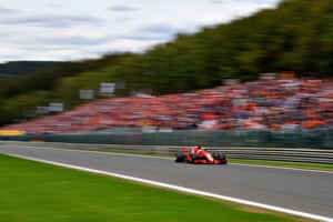 Vettel sets a new fastest lap.