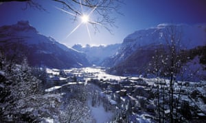 Engelberg se trouve au cœur des Hautes Alpes suisses et est entourée de montagnes majestueuses.