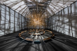 Kulata tjuta (many spears)