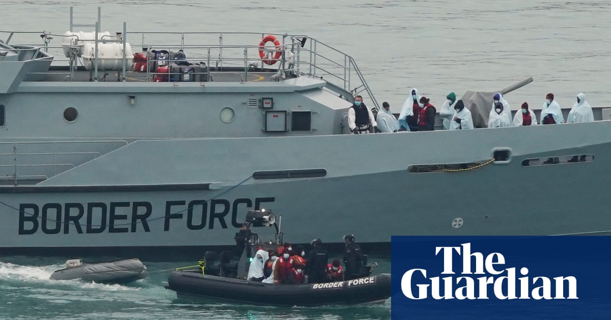 France to push for EU-wide UK migration treaty over Channel crossings thumbnail