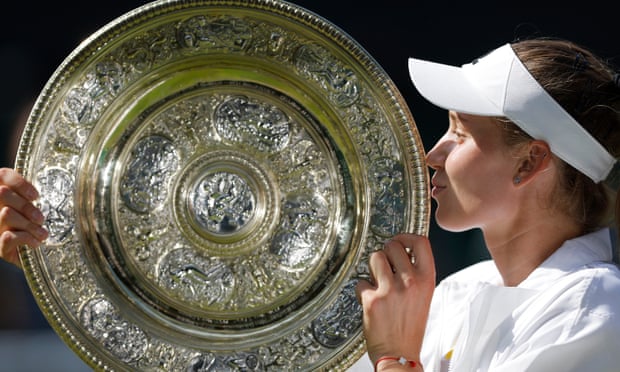 Elena Rybakina kisses her Wimbledon trophy