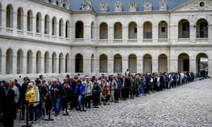 Members of the public queued on Sunday to say farewell to Chirac as his coffin lay in state at the Saint-Louis-des-Invalides cathedral.