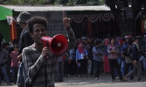 Students of Muhammadiyah University demanded Widodo do more to tackle the haze and illegal fire-starting.