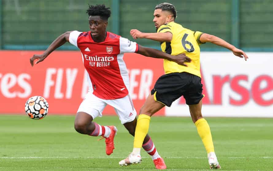 Albert Sambi Lokonga, l'un des recrues d'Arsenal, en action lors d'un match amical contre Watford.