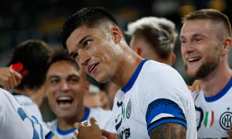 Joaquín Correa celebrates his second Inter goal against Hellas Verona.