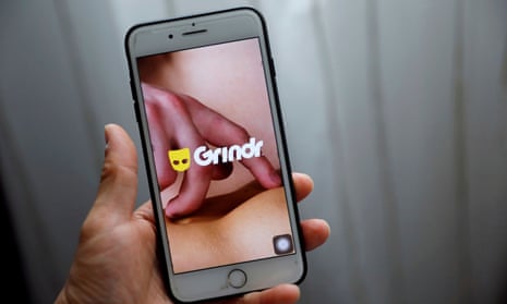 Apple has said that dating apps such as Grindr and Scruff will not be rejected based on new guidelines.