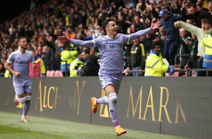 Rodrigo Moreno célèbre après avoir marqué le deuxième but de Leeds United.