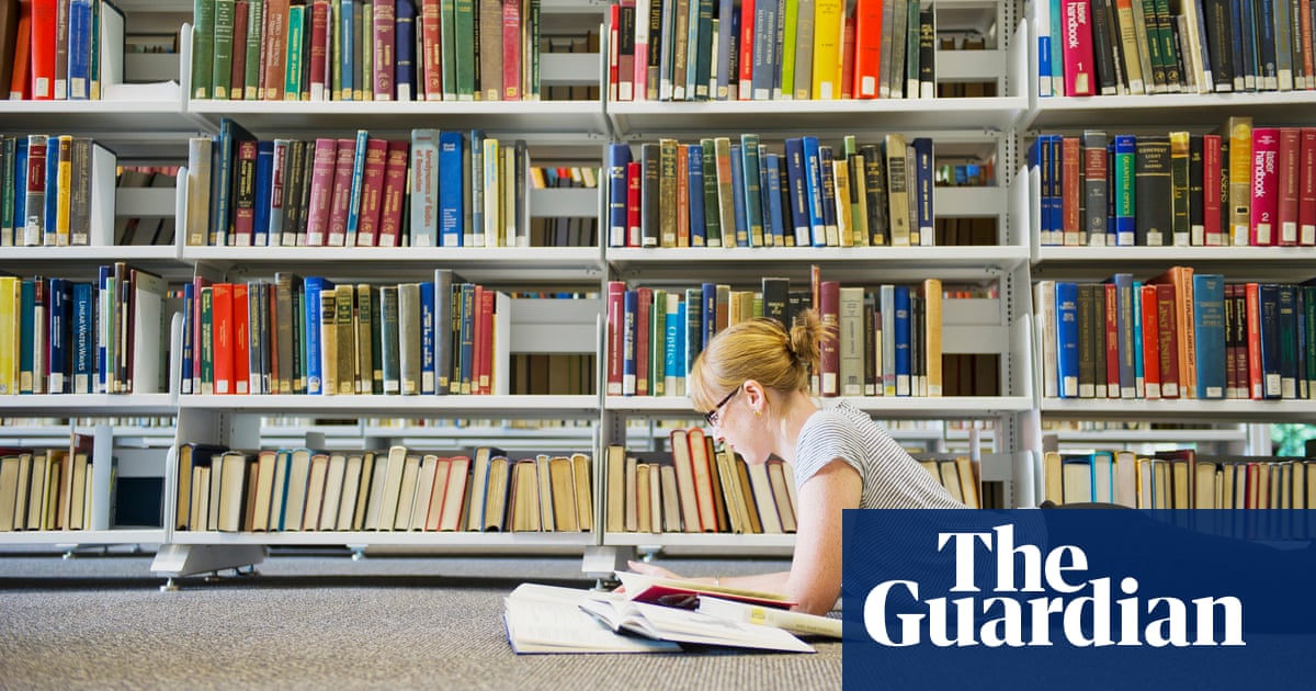 Australian students shun education degrees as fears grow over 'unprecedented' teacher shortage