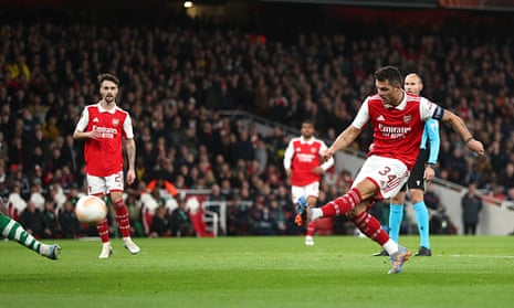 Granit Xhaka scores for Arsenal!