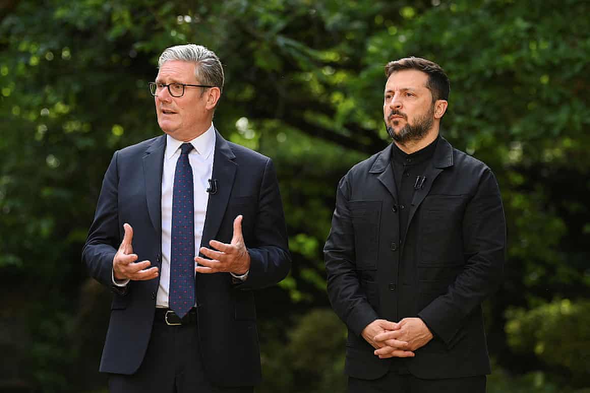 Volodymyr Zelenskyy and Keir Starmer