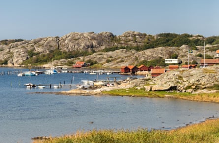 Small buidings on a rocky coastline with boats and jetties