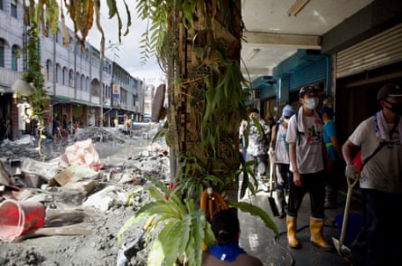 Volunteers line up with shovels in Guangfu to help after a mudslide sparked by typhoon rains.