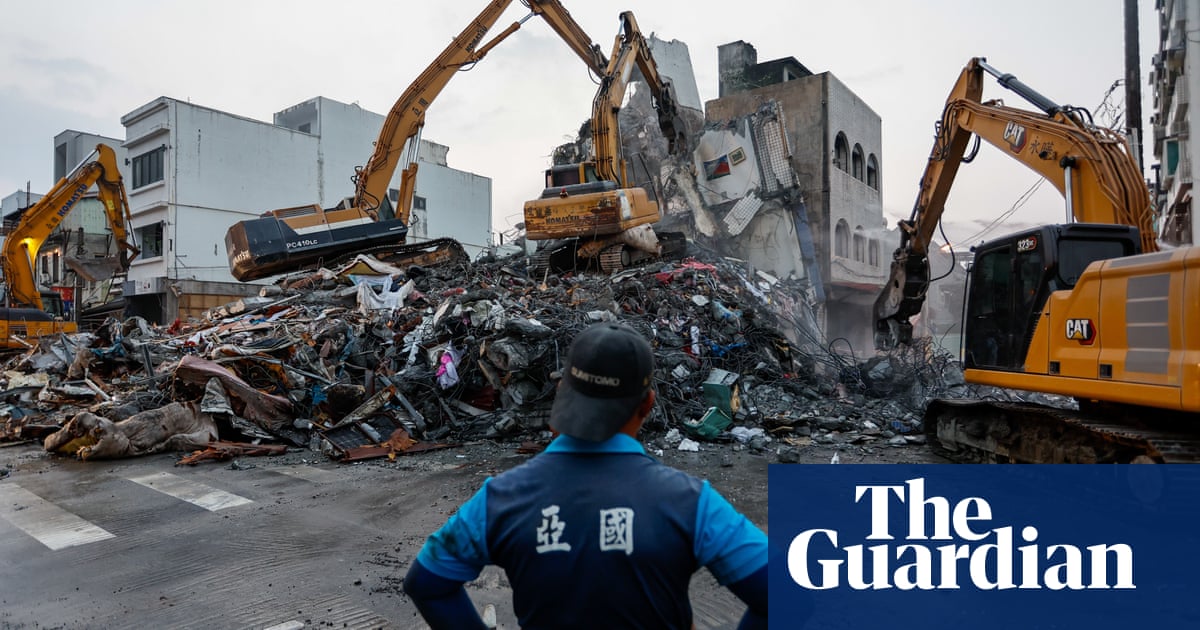 Землетрясение на Тайване: Спасатели ищут выживших среди оползней и толчков |  Тайвань