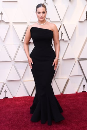 Model Ashley Graham was one of the first to arrive on for this year's Academy Awards – she wore a floor length, waist cinching strapless dress. Hair up, diamonds on; we're good to go!