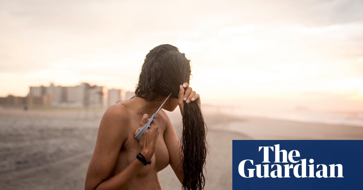 In sex on Rangoon beach 'Moaning' couple