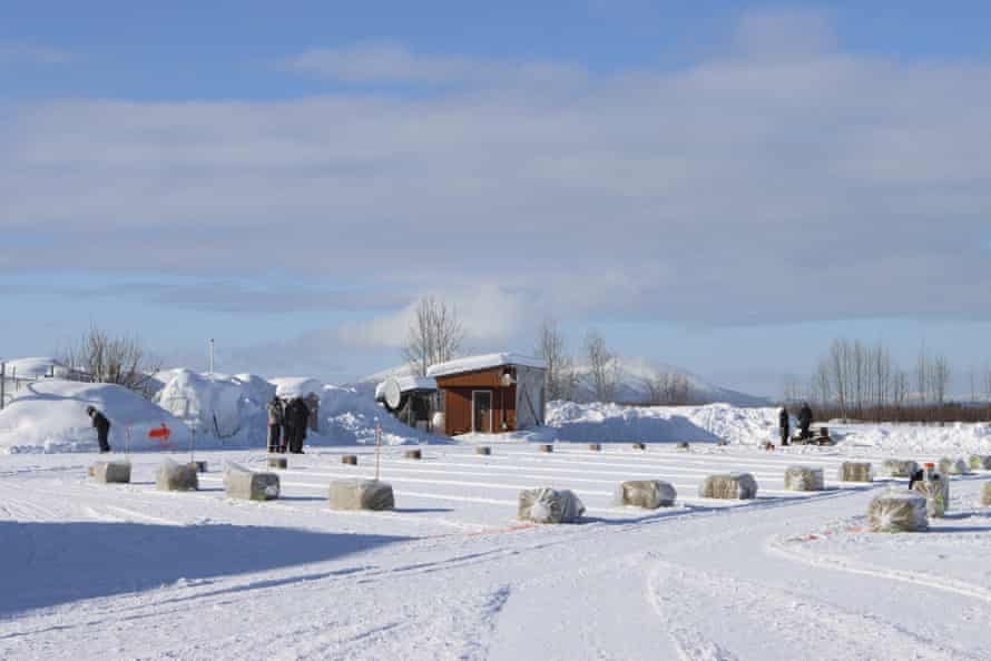 Mujer superior en Iditarod expulsada después de conmoción cerebral y otras lesiones 1 Iditarod
