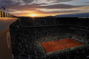 The sun sets over Roland Garros as Ben Shelton and Lorenzo Sonego play their first round match