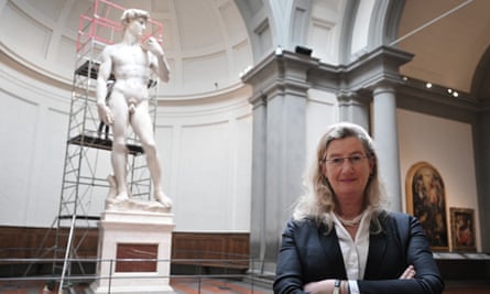 Cecilie Hollberg in front of the statue of David.