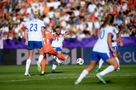 Georgia Stanway scores for England!