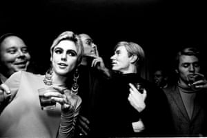 Andy Loves Edie (Andy Warhol and Edie Sedgwick), Los Angeles, 1965 ‘The charismatic duo of the 60s.’a book about the spirit of the turbulent decade of the 1960s in America, and Schapiro’s Heroes (2007), which offers long intimate profiles of ten iconic figures 