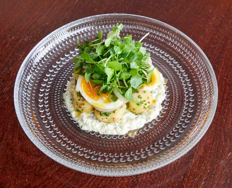 Salade cressonnière at Le Pont De La Tour restaurant